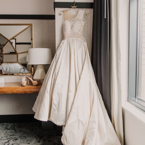 Lorenzo Rossi Wedding Dress - Picture 7 of 7